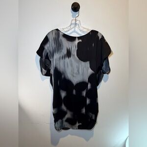 Alice + Olivia Black and Gray Abstract Blouse